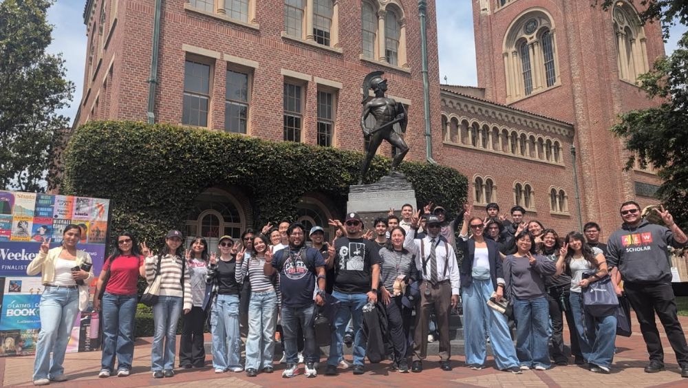 HackMESA students gather at USC